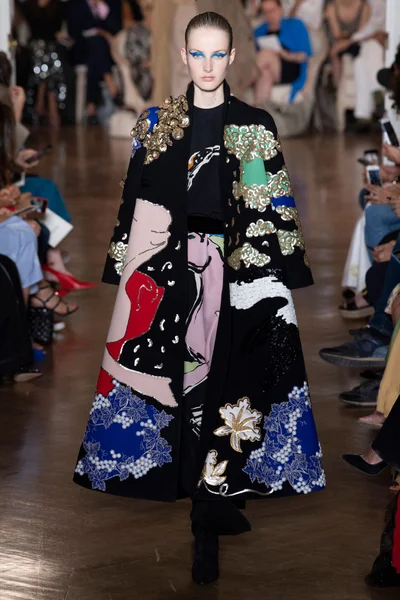 Look 19